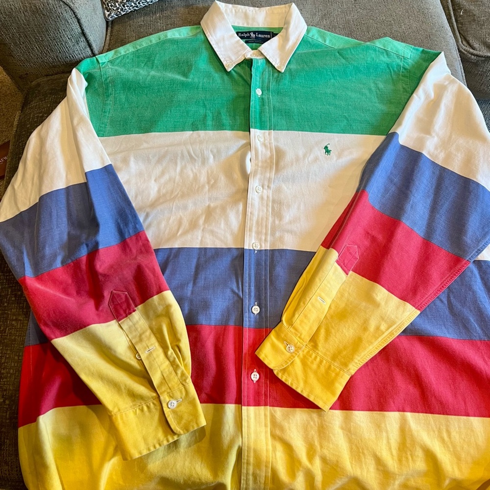 Long sleeve twill horizontal stripe shirt.